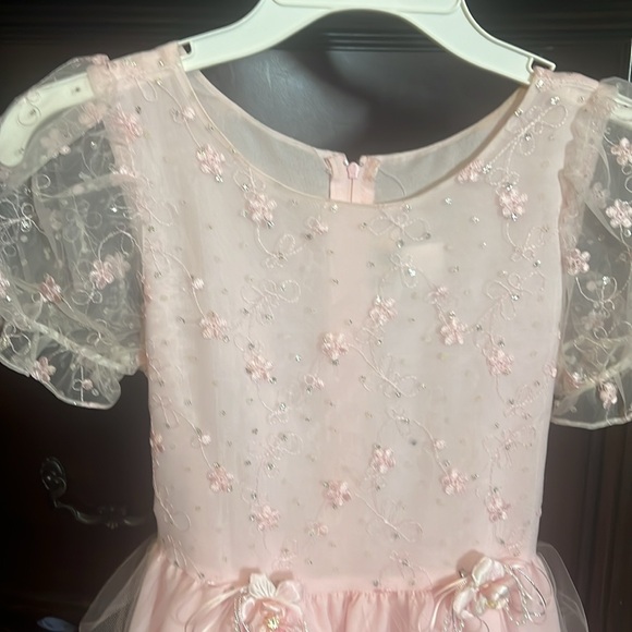 Beautiful girls dress in a size 12..... - Picture 2 of 13